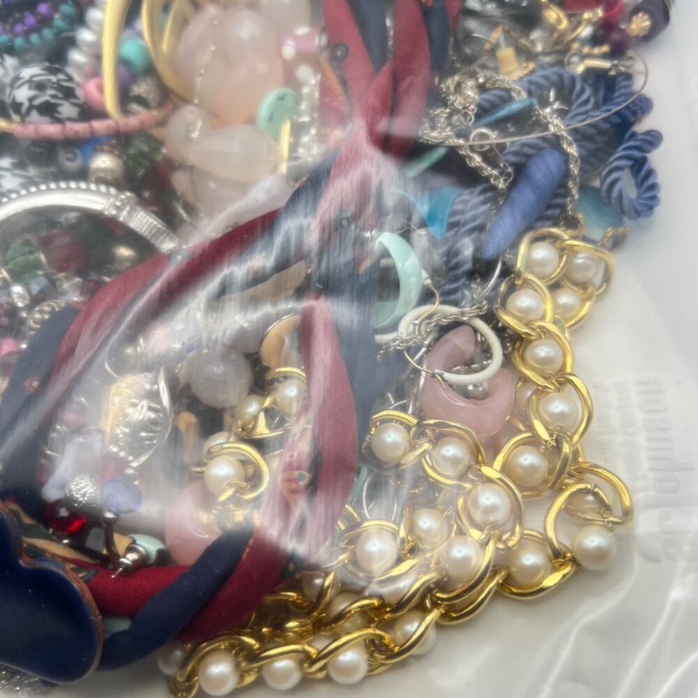 Mixed Estate Lot 2.1lb Necklaces Earrings Bracelets Wearable Sellable 1980-2000s - Picture 4 of 12